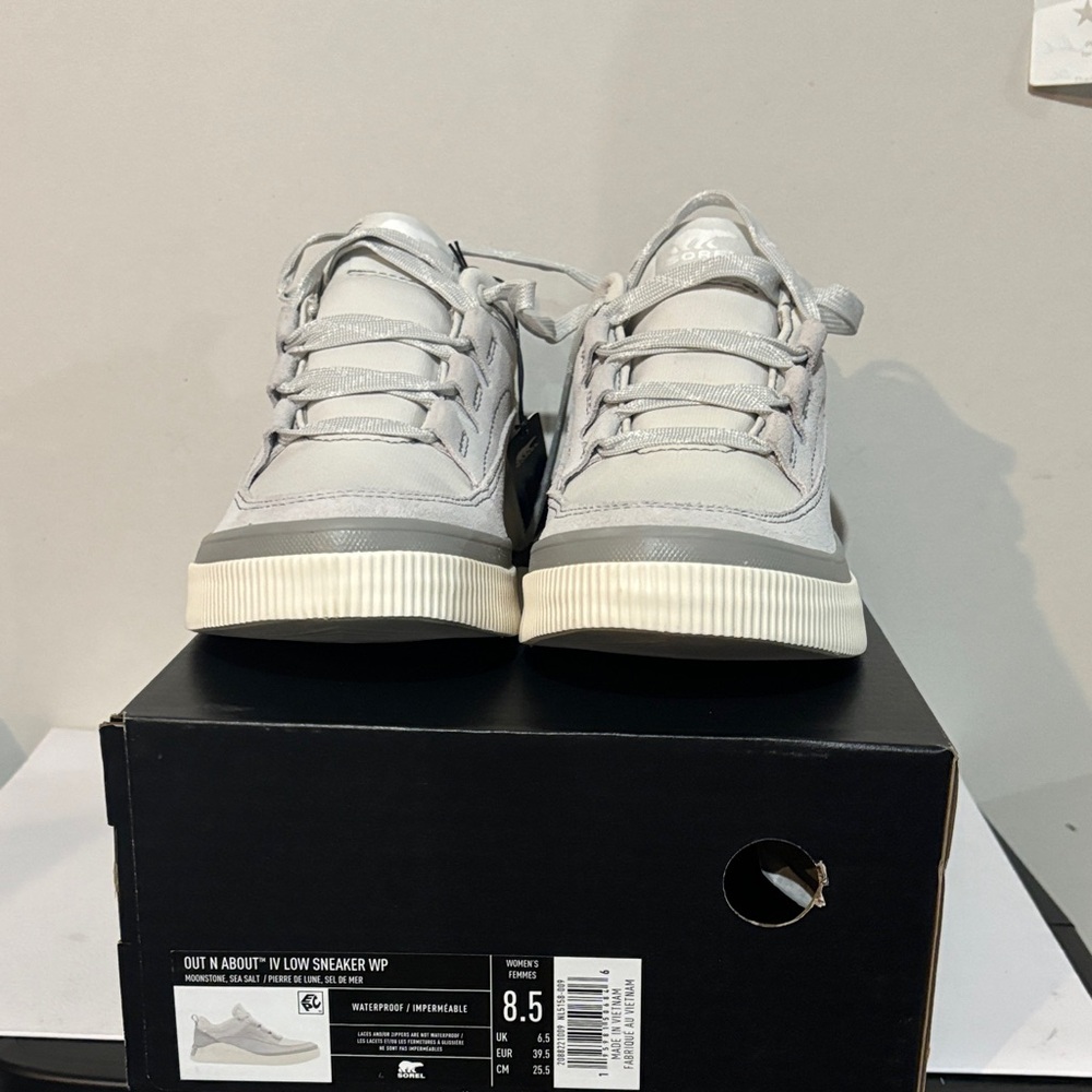Sorel Women's Gray and White Low-Top Sneakers